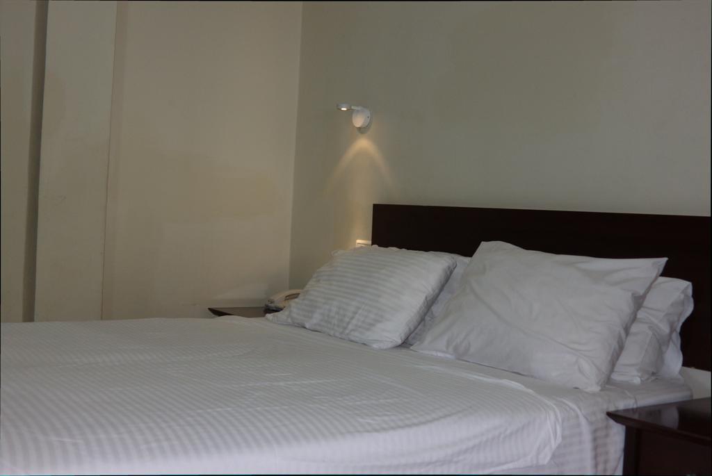 Glatt Eden Hotel Tiberias Bagian luar foto
