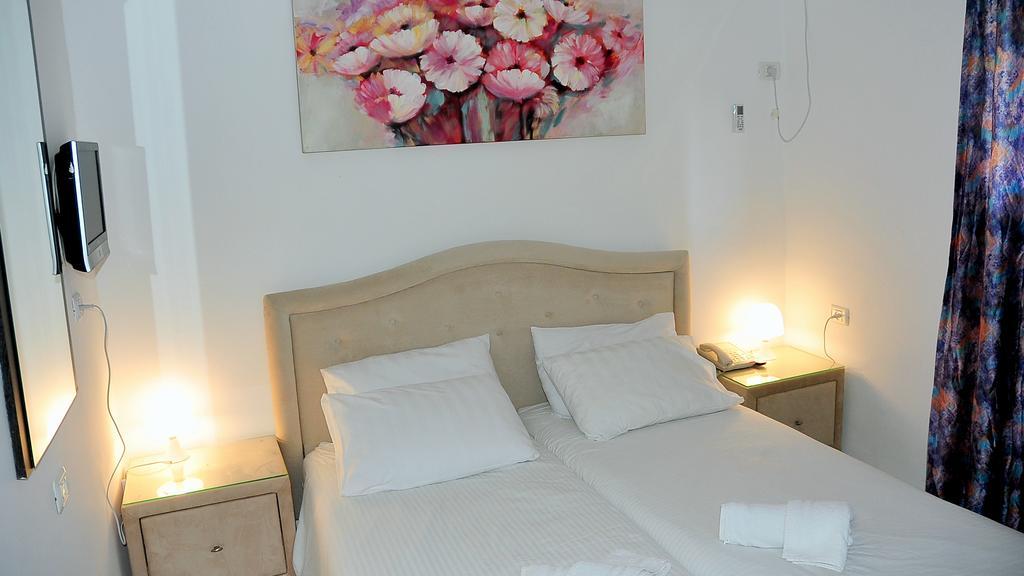 Glatt Eden Hotel Tiberias Bagian luar foto
