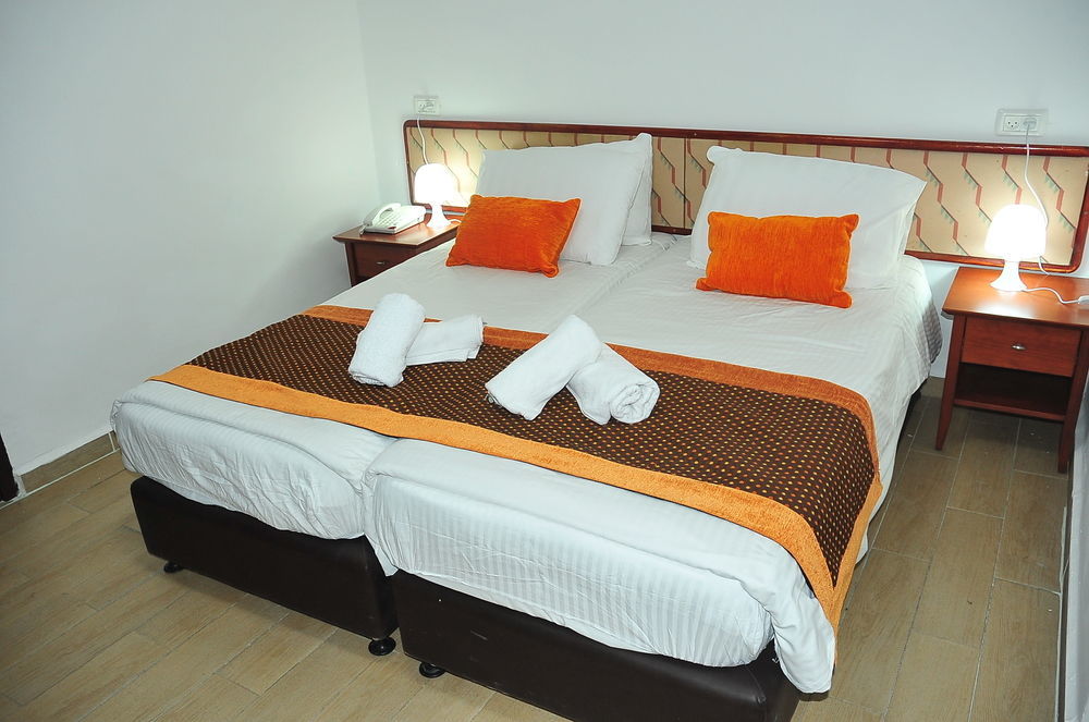 Glatt Eden Hotel Tiberias Bagian luar foto